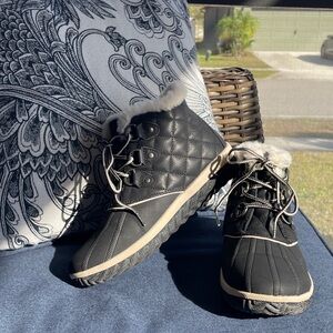 Black Quilted Rain Boots with Faux Fur on top size 7.5